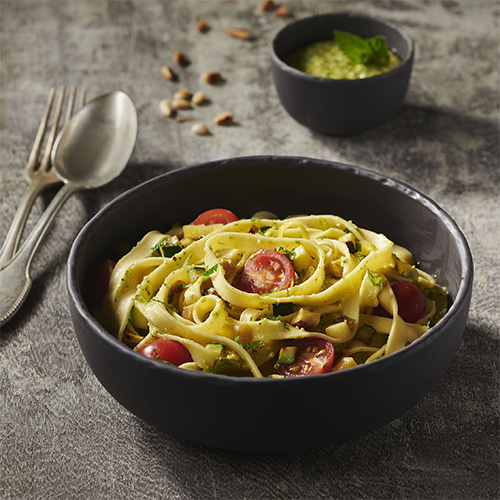 Tagliatelles aux piments doux et pesto de petits pois