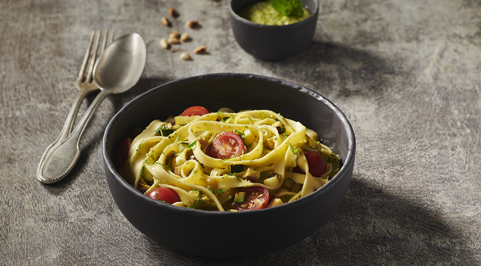 Tagliatelles aux piments doux et pesto de petits pois