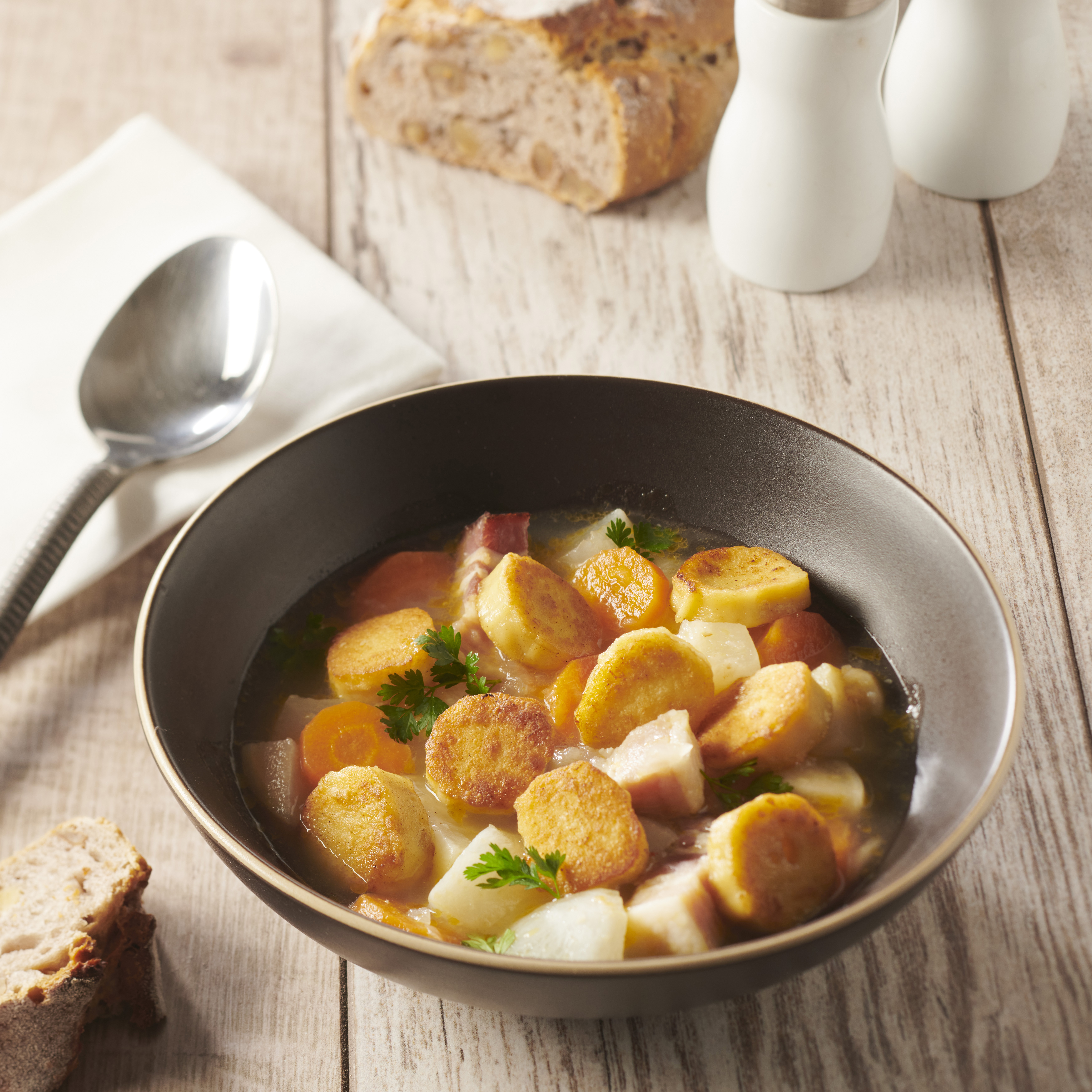 Soupe paysanne et ses croûtons de quenelle