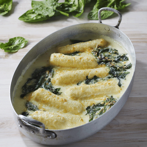 Quenelles de brochet sur tombée d’épinards à l’ail