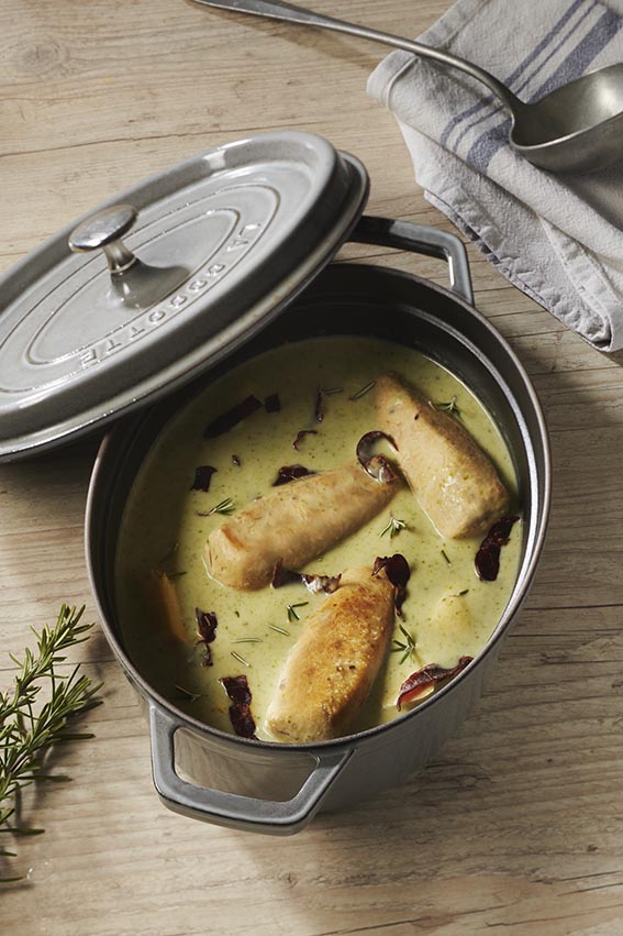 Délices soufflés aux cèpes et morilles sur crème de chou frisé