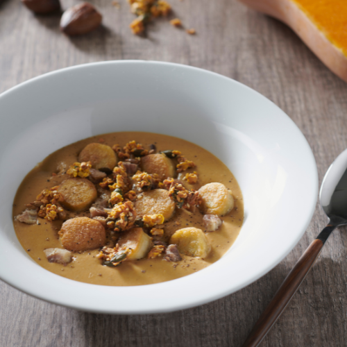 Quenelles nature poêlées et velouté de butternut aux châtaignes